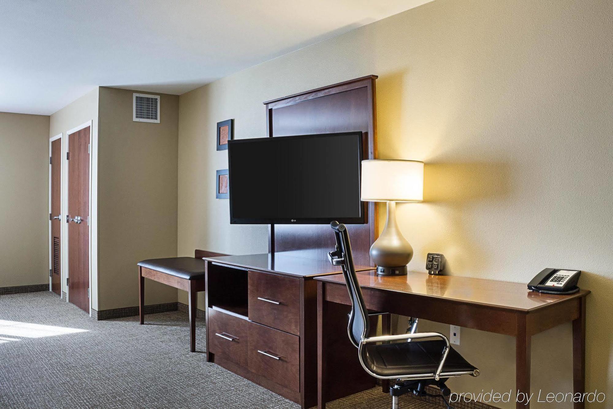 Comfort Suites Fargo Medical Center Екстер'єр фото